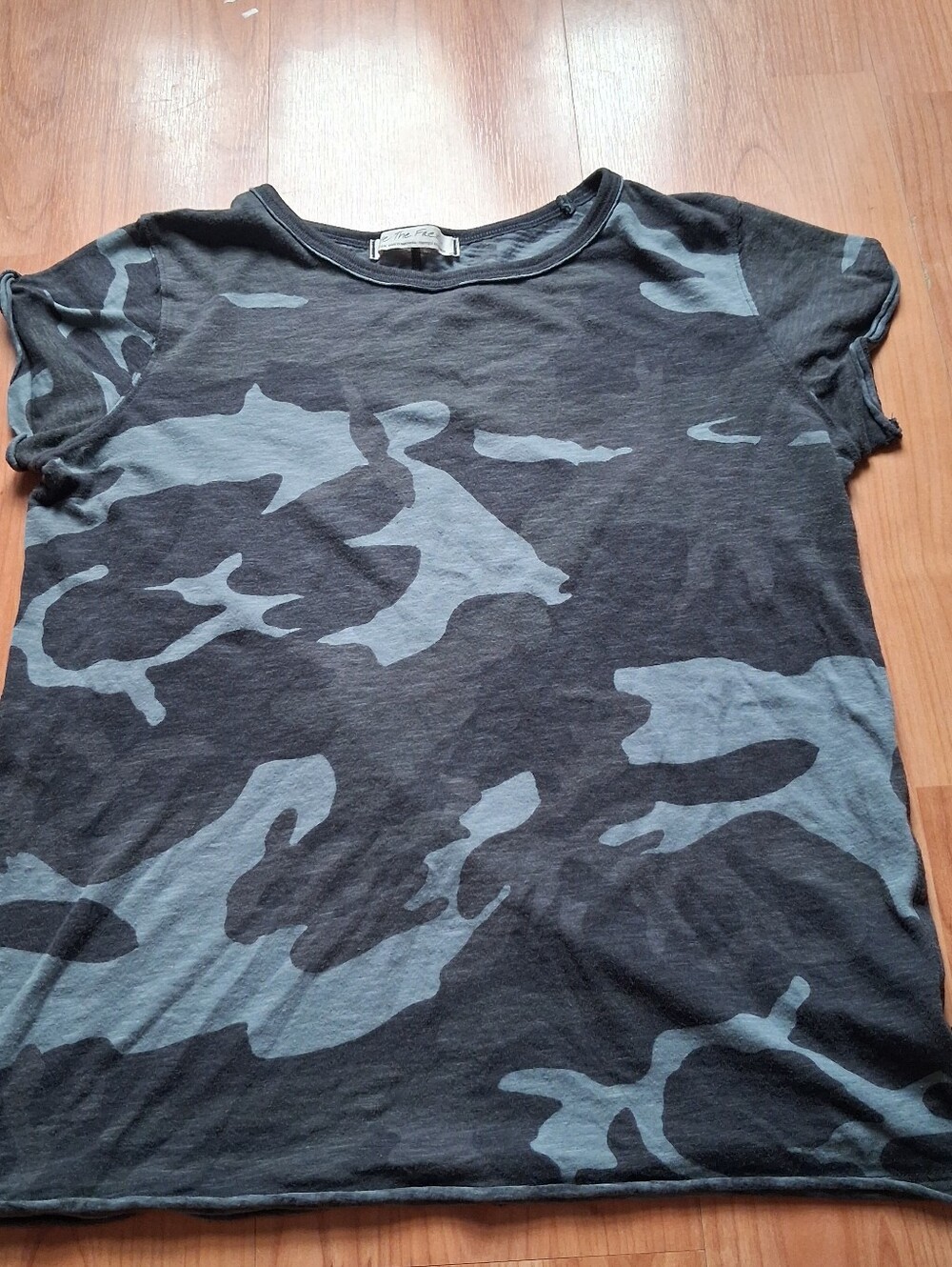 We The Free Short Sleeve T-Shirt Black Gray Camouflage Lightweight